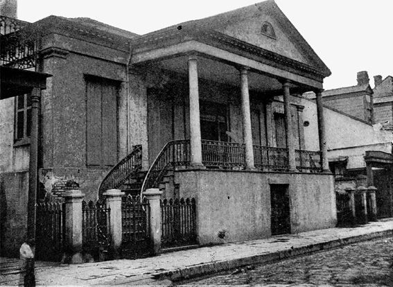 
[image ALT: missingALT. It is an old mansion in New Orleans.]
	