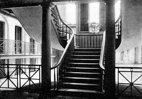 
[image ALT: missingALT. It is an old mansion in New Orleans.]
	